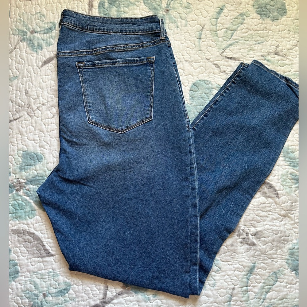 Old Navy Rockstar jeans mid rise 18? Please see measurements lightweight stretch